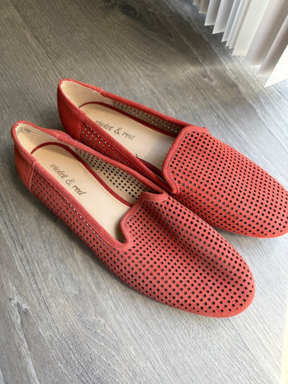 Violet & Red Salem Perforated Suede Loafer Flat-size 8M - Picture 7 of 9